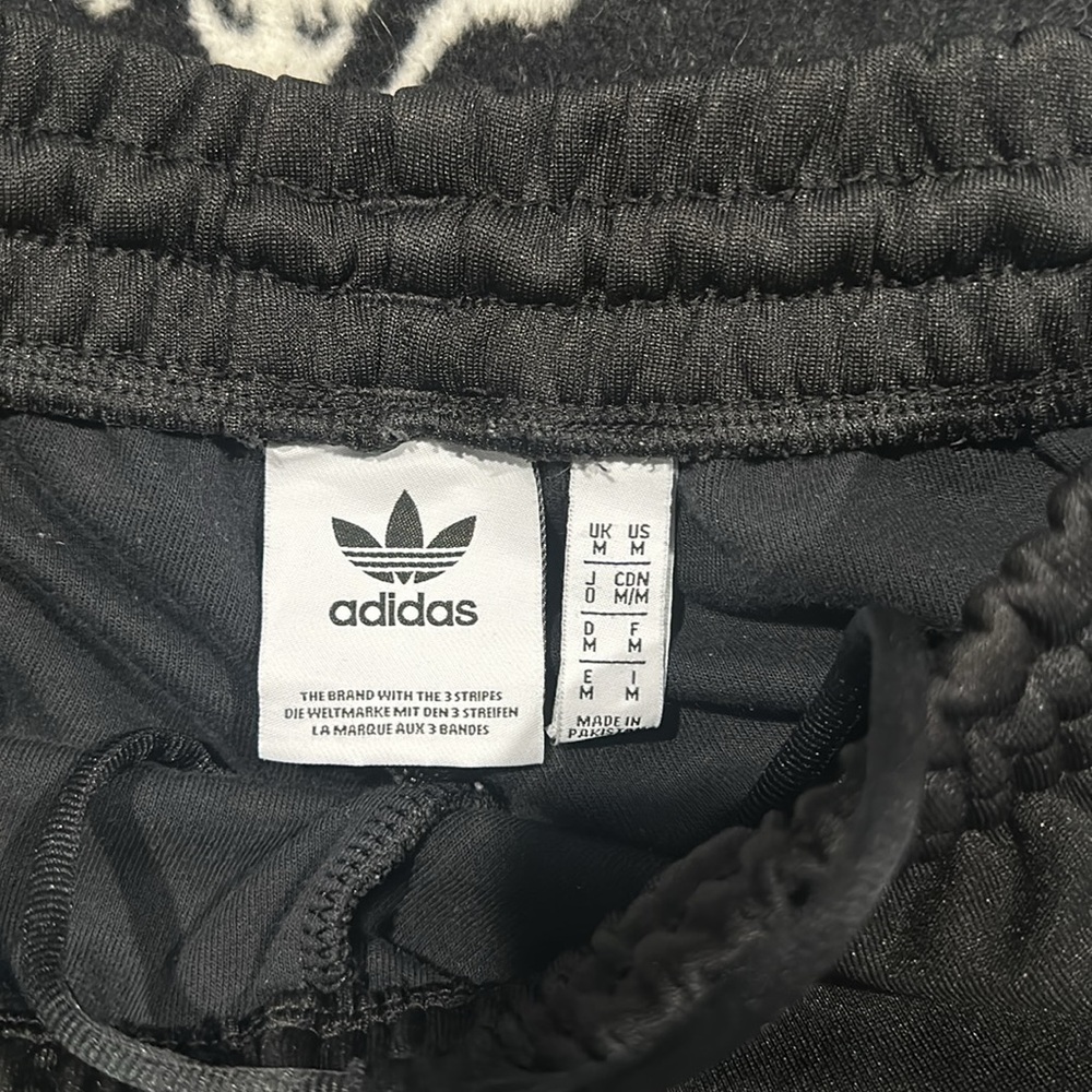 Adidas Trefoil Cuffed Jogger Track pants Slim. Size medium. - Picture 3 of 4
